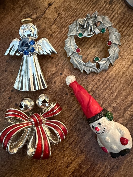 Jewelry - Set of FOUR Christmas/holiday themed pins